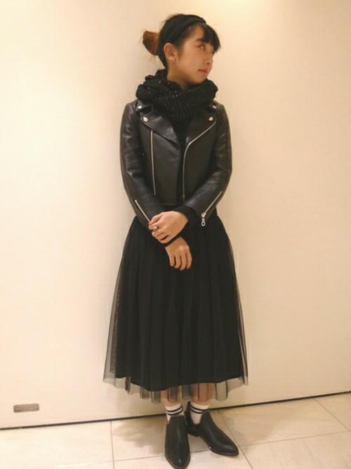 黒のチュールスカートは使えるファッションアイテムです！！｜